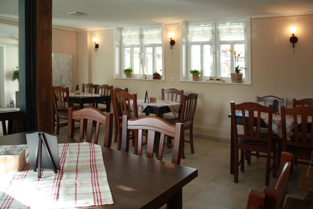 Cafe Im Hof- Bed & Breakfast Streufdorf Exterior photo
