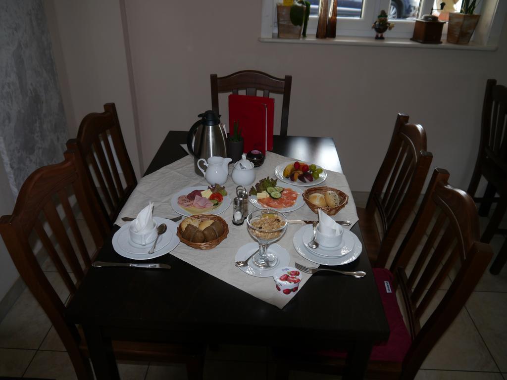 Cafe Im Hof- Bed & Breakfast Streufdorf Exterior photo